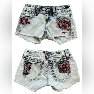 Miss Me Women Mid-Rise Frayed Hem Distressed Embroidered Denim Shorts $109 Sz 26